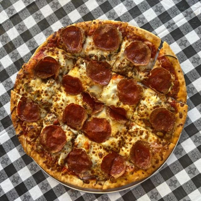 The Deluxe Pizza | 18".